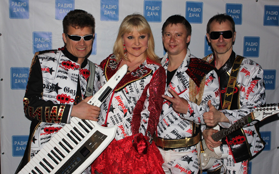 Суханкина с группой